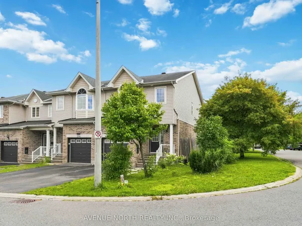216 Cityview Cres, Ottawa, ON K4A 0T9