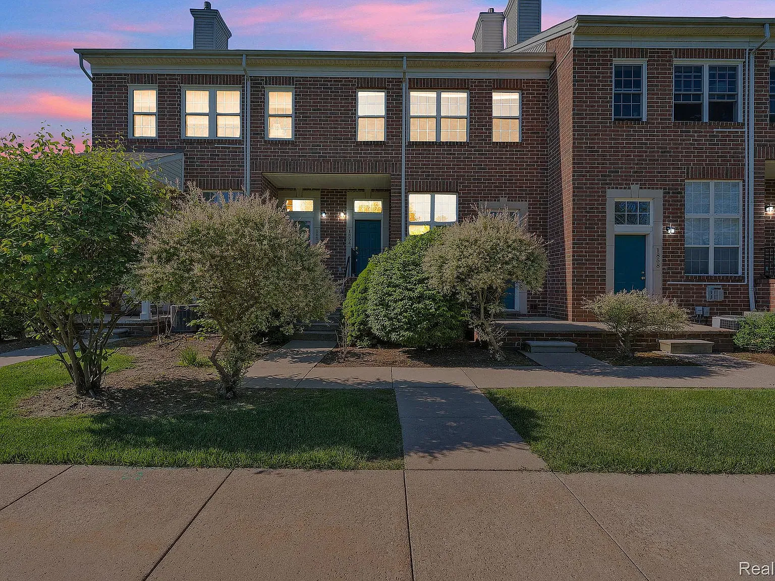 2 bed, 1402 sqft, $2,350 — Photo 1