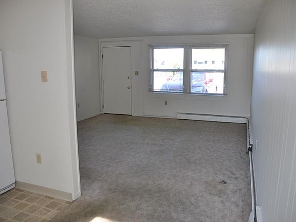 Spacious living room