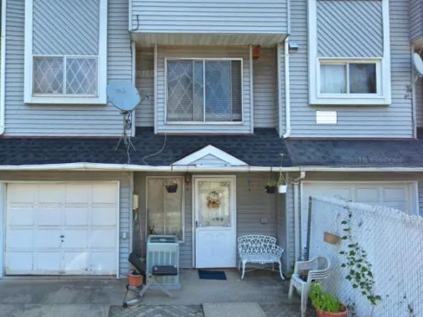 17 Tony Ct, Staten Island, NY 10305