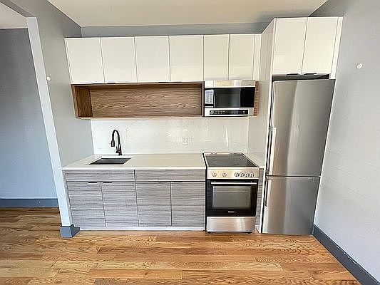 3rd image of 312 Sumpter St #3R