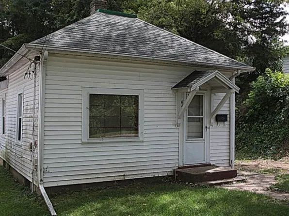 645 N Brewster Ave, Freeport, IL 61032