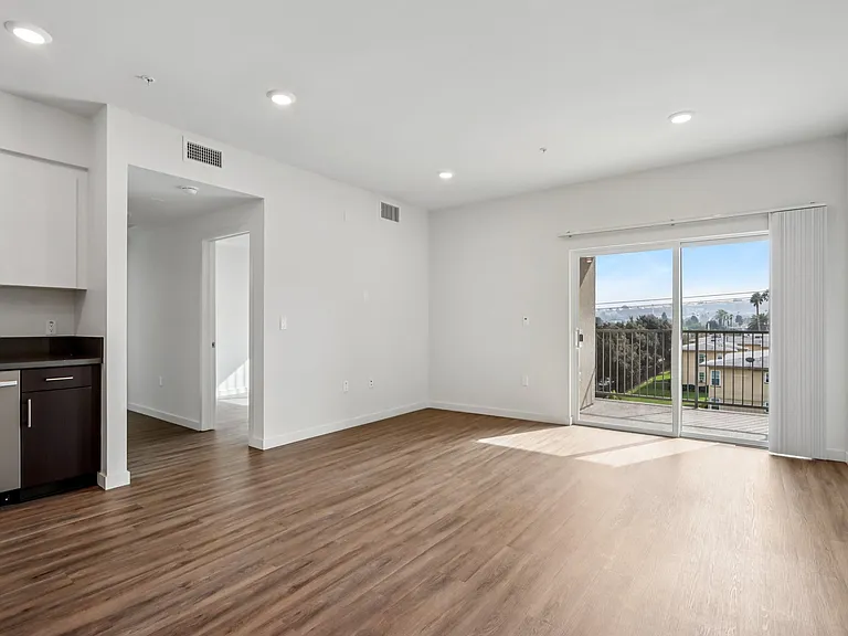 Cloud Nine Luxury Apartments — Photo 12