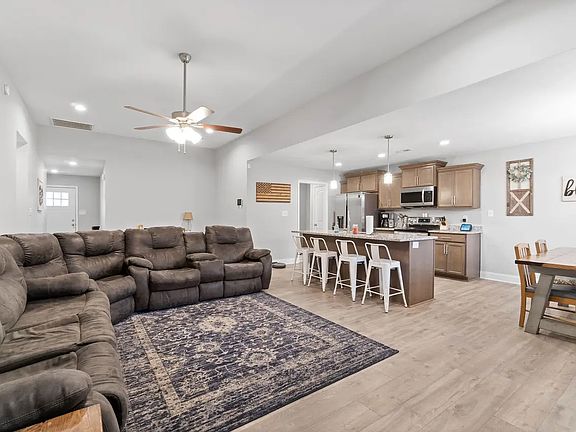 3rd image of 108 Cotton Ct