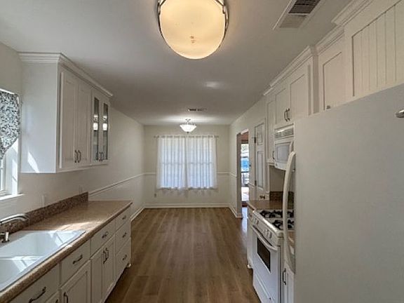 4th image of 508 Westchase Ct N