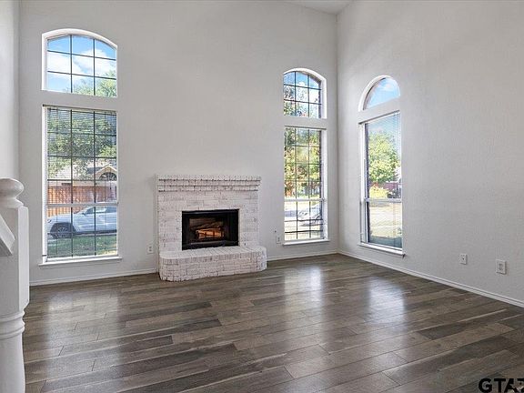 4th image of 4438 Laredo Dr