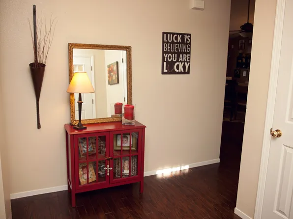 977 Hanover Ave, Lemoore, CA 93245