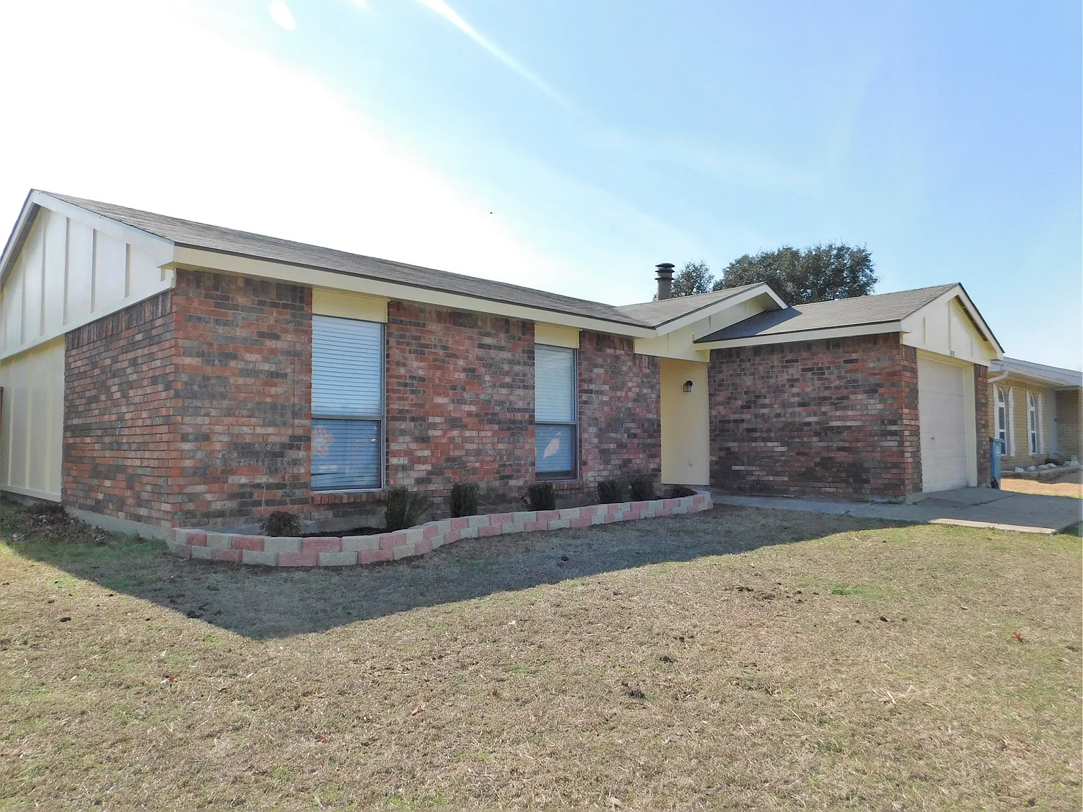 3 bed, 1249 sqft, $2,050 — Photo 2
