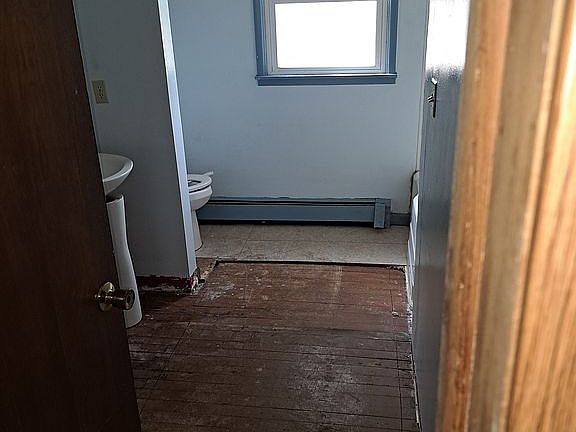 4th image of 107 S Mill St