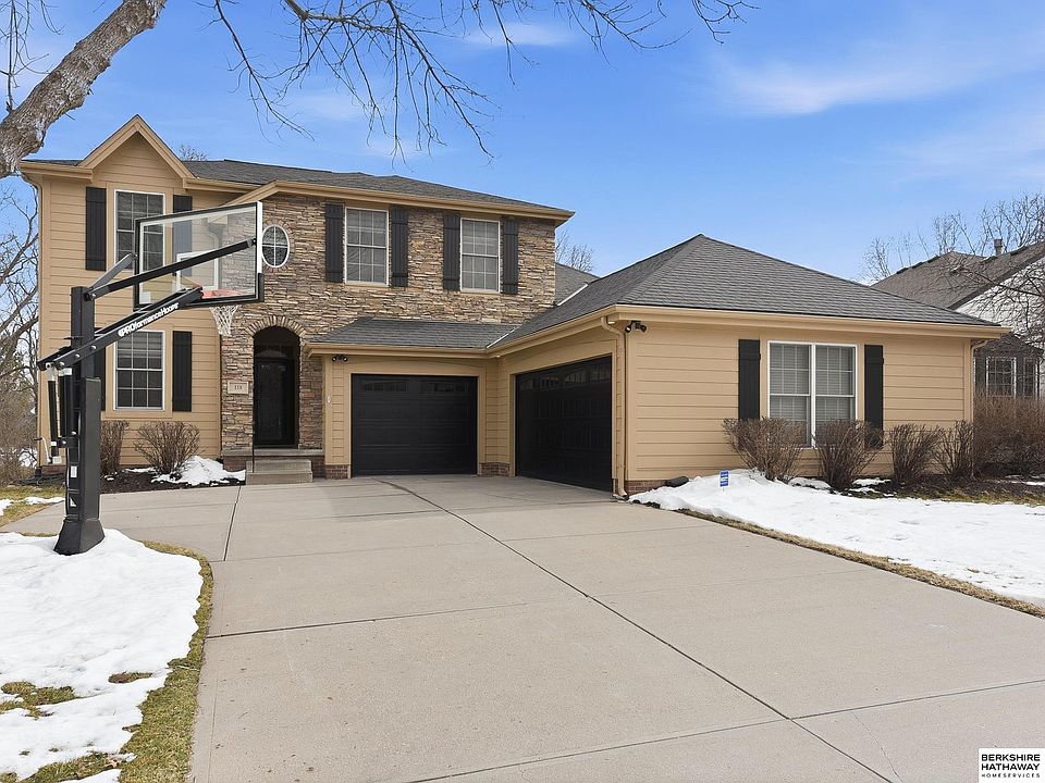 1st image of 559 S 182nd St