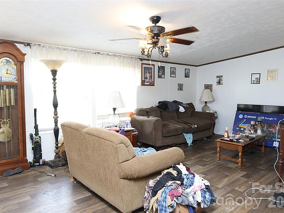 3rd image of 460 Bunny Run Rd