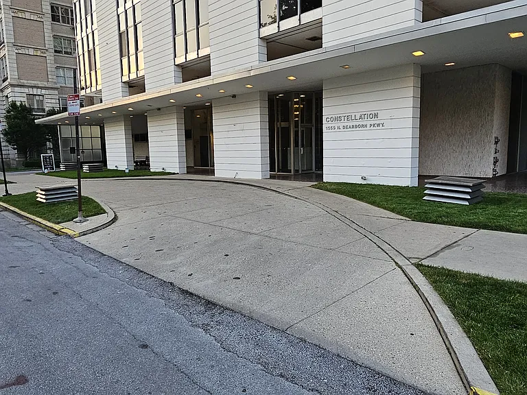 1555 N Dearborn Pkwy #27E — Photo 37