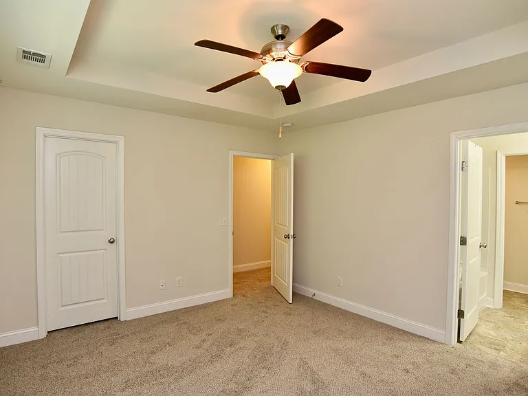 411 Ferguson Ln — Photo 12