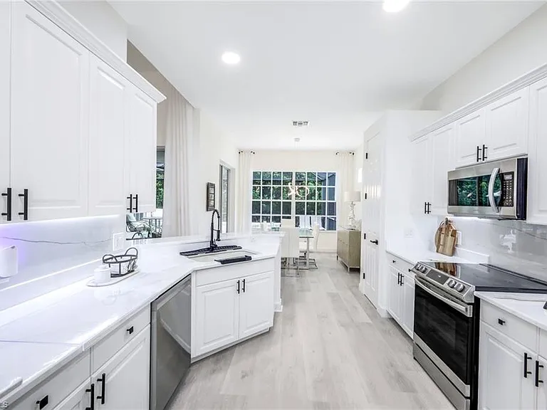 16188 Parque Ln — Photo 13