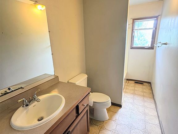 4th image of 1813 Stag Ln