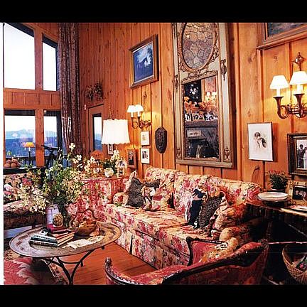 Upstairs Living Room 