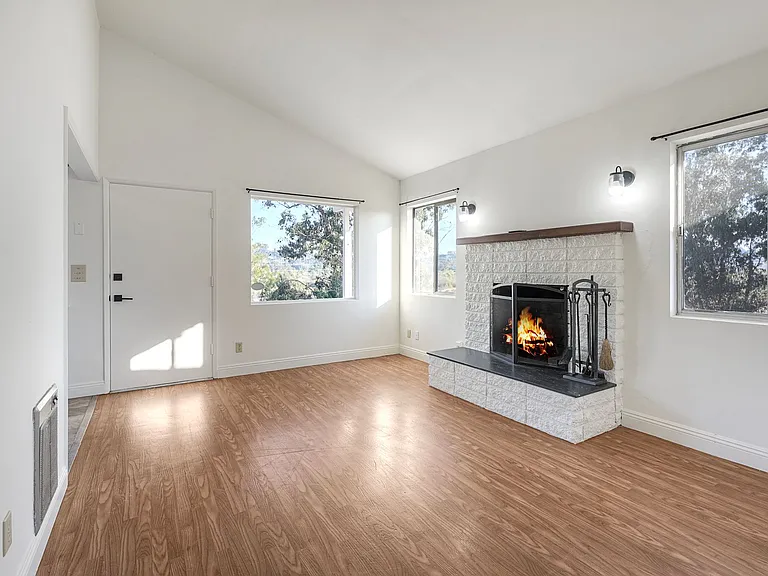3748 Manchester Ave — Photo 9