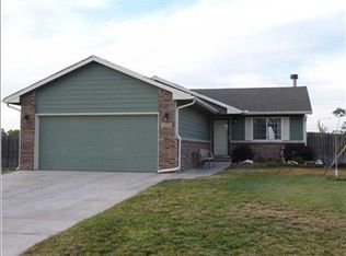 1253 N Seasons Ct, Goddard, KS 67052