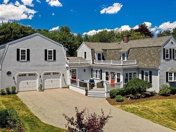 76 Pleasant St, Hanover, MA 02339