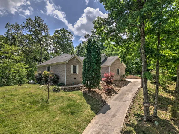 61 Lake Dr, Trenton, GA 30752