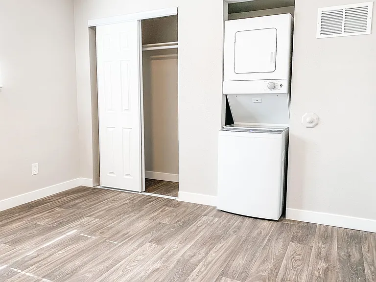 Apartments at Decker Lake Your Everyday Retreat — Photo 16