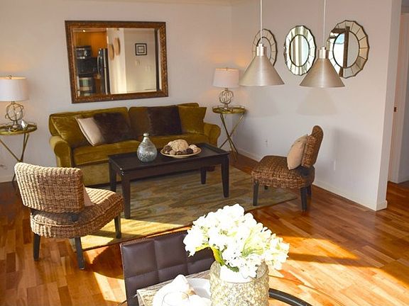 Light and bright top floor condo!