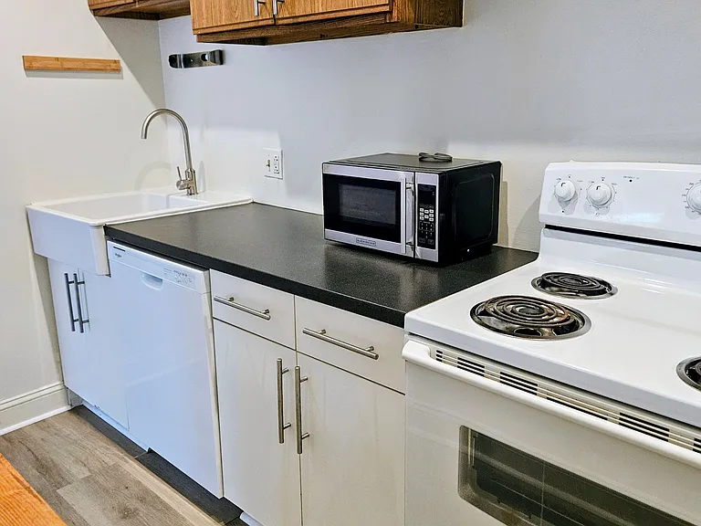 711 G St NE #2 — Photo 15