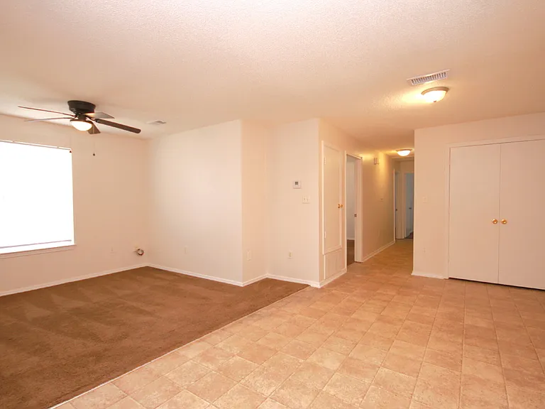 624 N G St — Photo 4