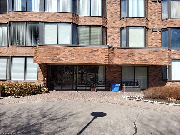 2nd image of 180 Limeridge Rd W #401