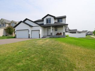 2081 Red Oak Ln, Lino Lakes, MN 55038