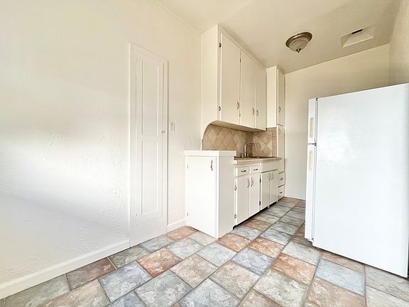 2nd image of 625 S Cochran Ave APT 10