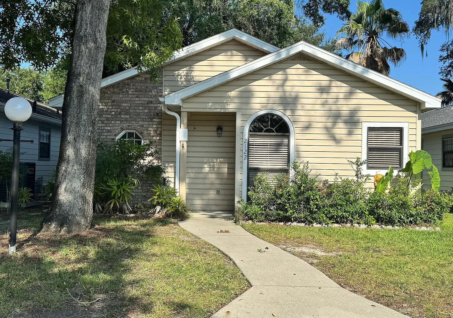 Spacious 2BR/2BA Home with Screened Porch & Fenced Yard For Rent! — Photo 4