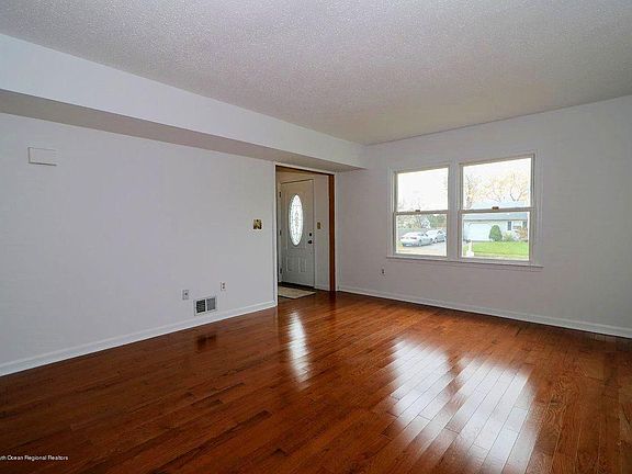 5th image of 2118 Oak Knoll Dr