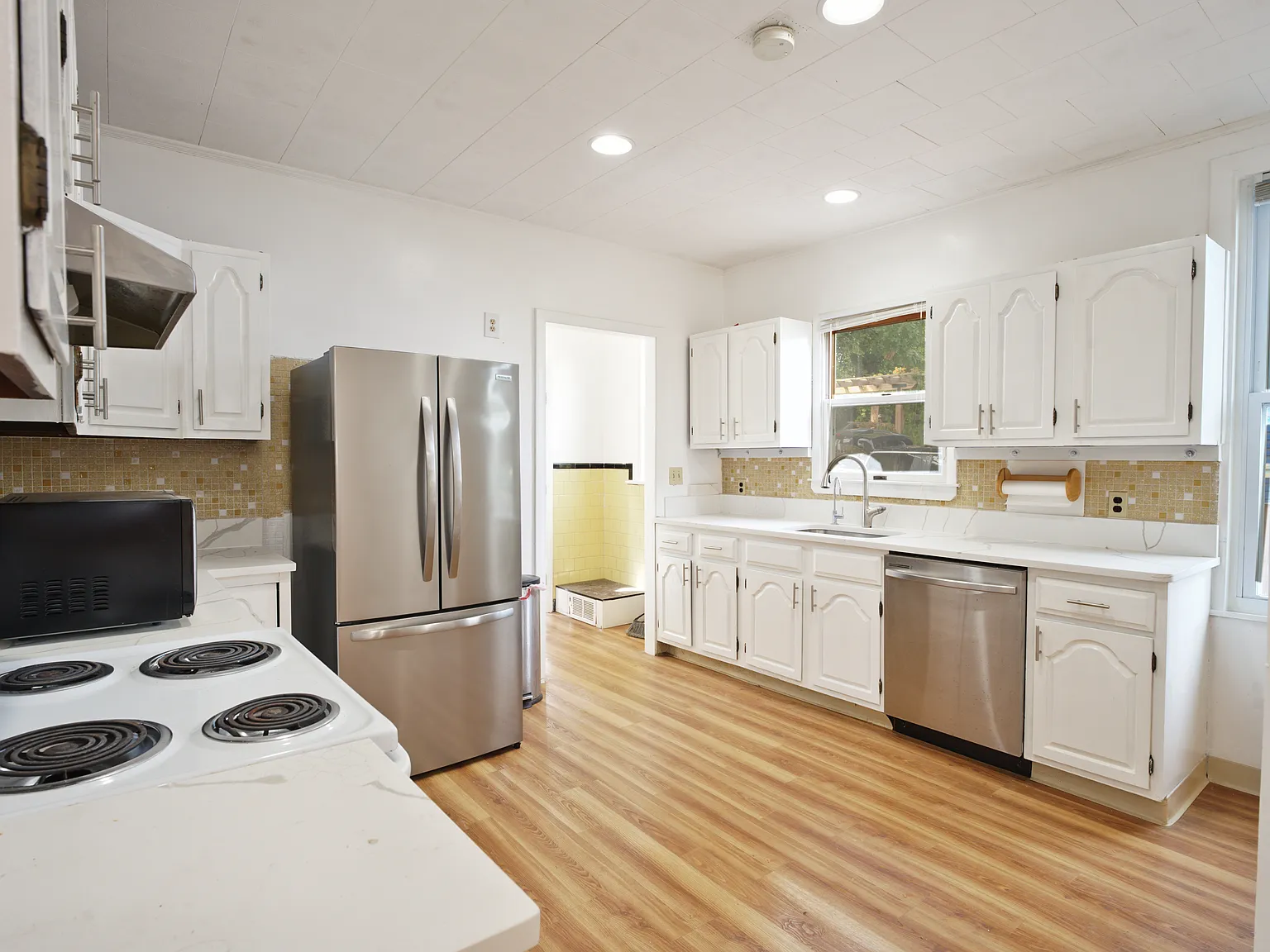 5 bed, 2185 sqft, $5,000 — Photo 2