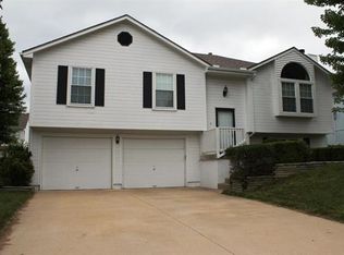 2013 NE Wyndham Pl, Blue Springs, MO 64029