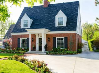 1906 Huntington Ave, Nichols Hills, OK 73116