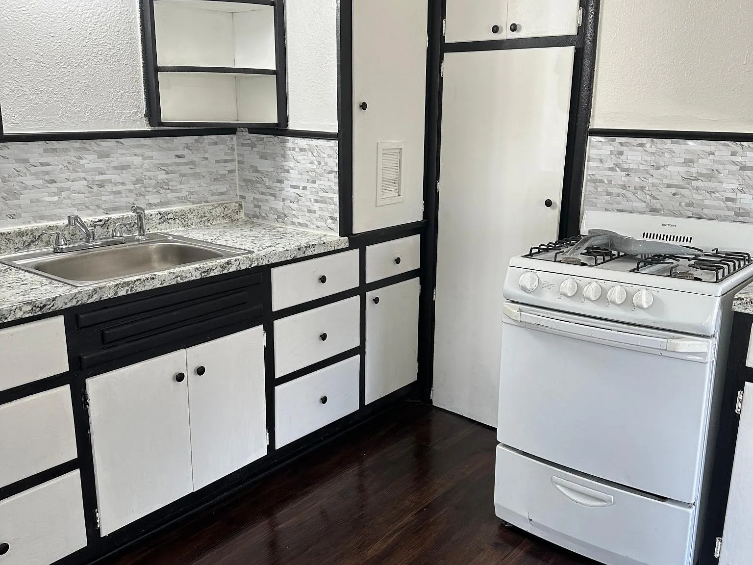 1 bed, 450 sqft, $800 — Photo 3