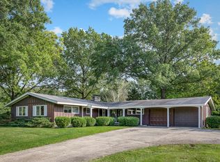 34W063 Country Club Rd, St Charles, IL 60174