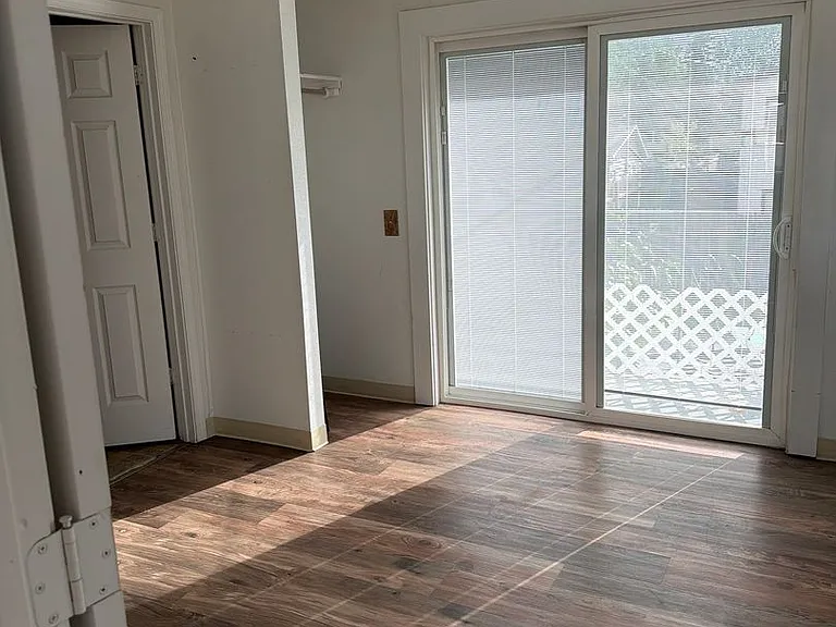 225 N Park St — Photo 12