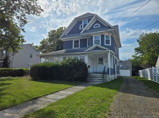 302 Locust Ave, Freeport, NY 11520