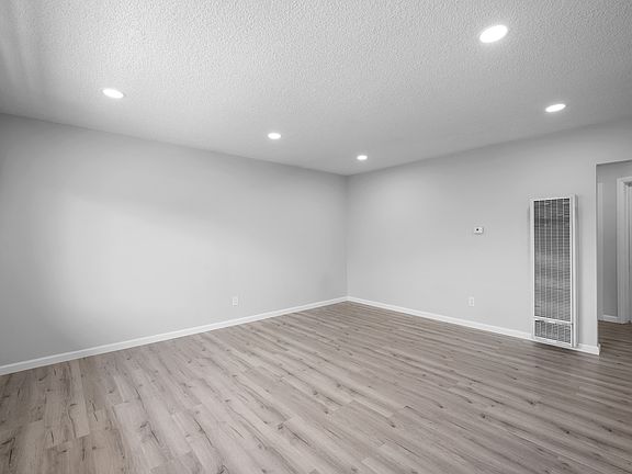 3rd image of 208 E Chevy Chase Dr APT 4