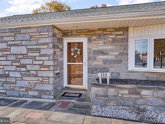 3rd image of 206 School House Ln