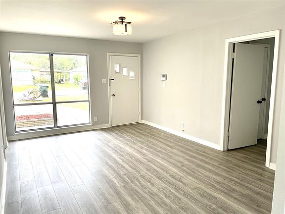 2nd image of 4735 Country Club Blvd