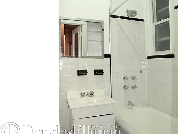 5th image of 2581 46th St