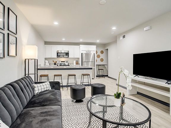 2nd image of 3448 Elgin St #5
