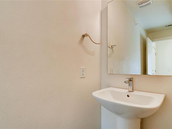 5th image of 604 N Bluff Dr Unit 120