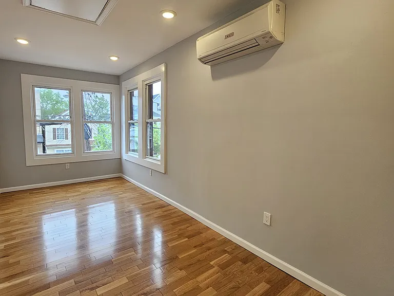 15 Grant Ave #1 — Photo 4