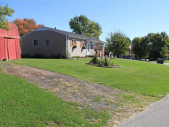4th image of 2104 N Macy Ln