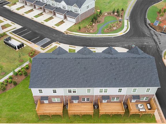 3rd image of 100 Rosemoor Dr #31-808