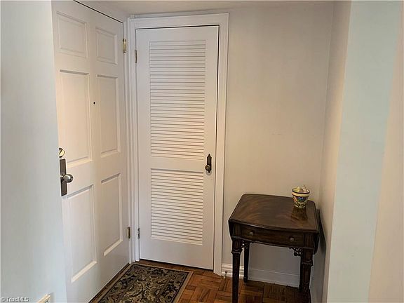 2nd image of 1700-J2 N Elm St
